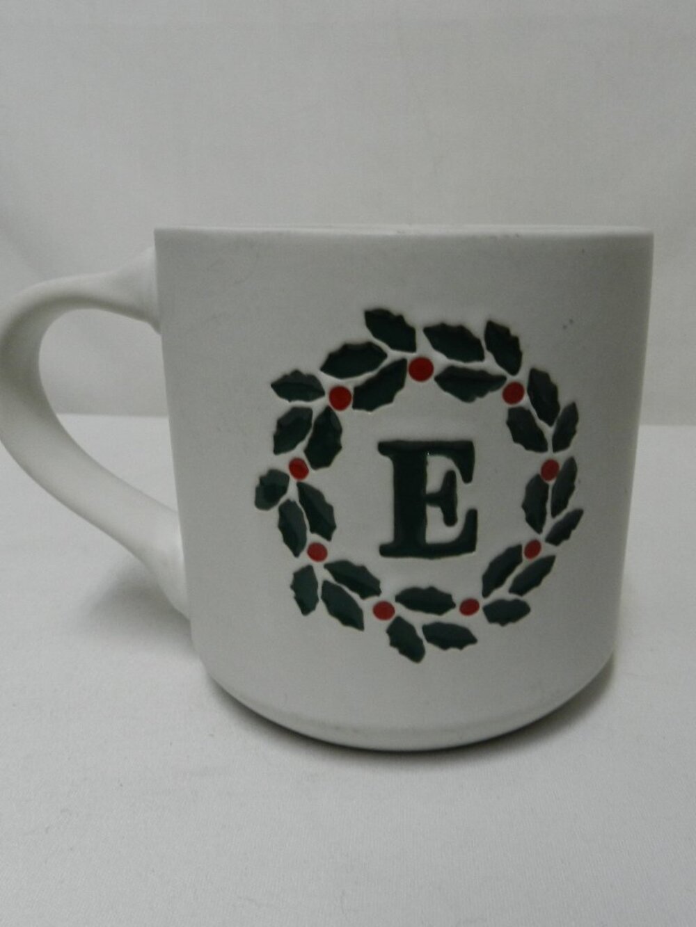 Pottery Barn Large Monogram letter E Christmas mug cup Wreath Holly 24 oz dish